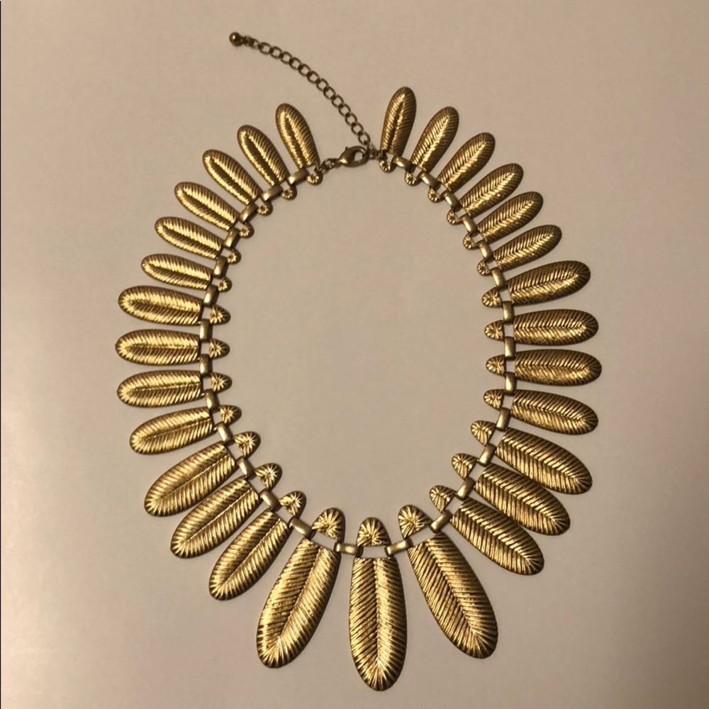 *NEW* Gold Feather Necklace (Costume Jewelry)